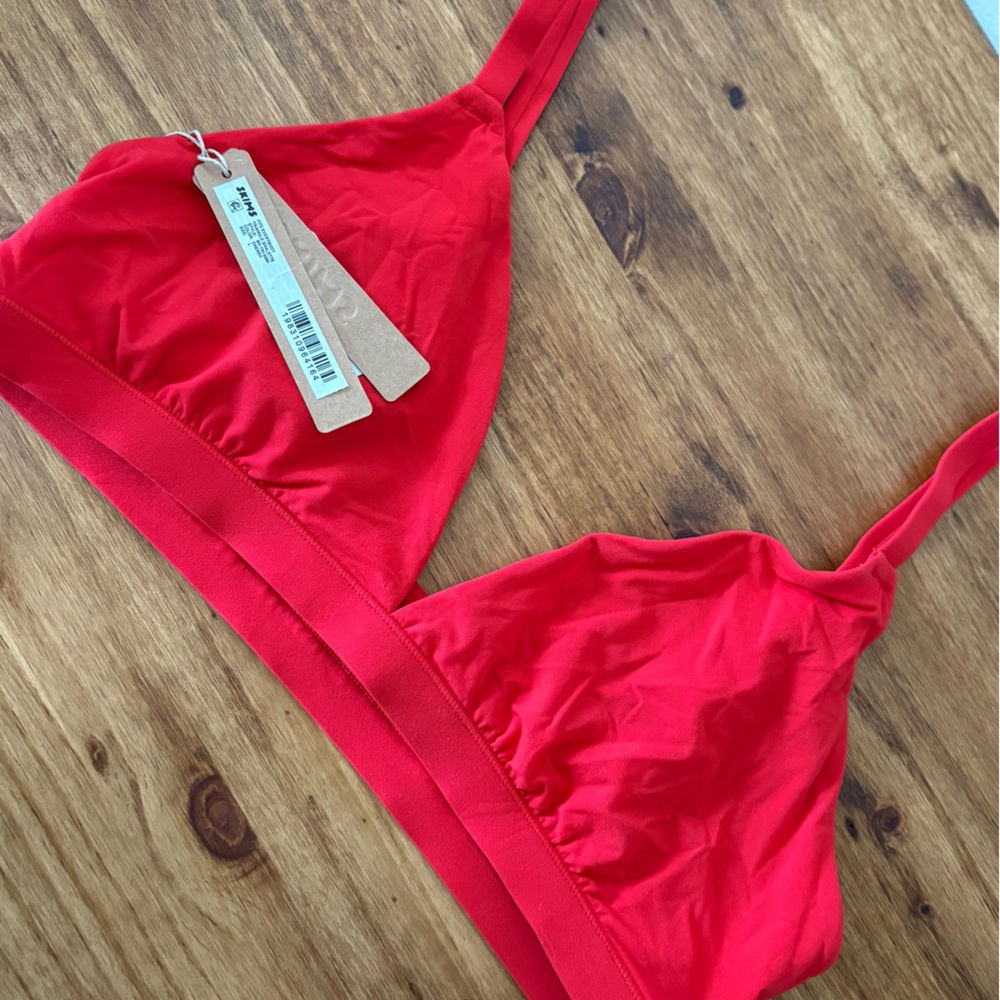 SKIMS Triangle Bralette Cherry - Picture 3 of 3